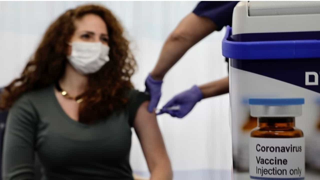 इंग्लंडमध्ये कोरोना विषाणूचा नवा प्रकार, 1000 रुग्ण आढळल्याने खळबळ