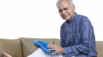 Winter Care | अचानक वाढलाय थंडीचा पारा, अशा प्रकारे घरातील वृद्धांची तब्येत सांभाळा!