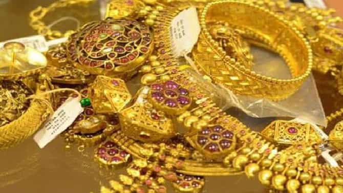 विश्वासातील नोकराकडून विश्वासघात, 53 लाखांचे हिरे-दागिने लंपास, 24 तासात नोकराला अटक