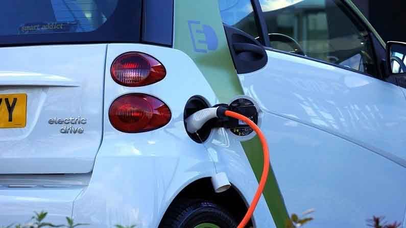 पेट्रोल पंपप्रमाणेच इलेक्ट्रिक गाड्यांसाठी ‘चार्जिंग’ स्टेशन उघडणार, चार्जिंगसाठी येणार ‘इतका’ खर्च!