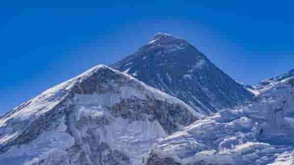 प्रवासी विमान हिमालयातून का जात नाही? कारणे जाणून हैराण व्हाल