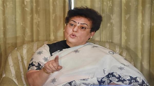 झारखंडच्या मुख्यमंत्र्यांवर मॉडेलचा बलात्कार केल्याचा आरोप, महिला आयोगाचं महाराष्ट्र पोलिसांना पत्र