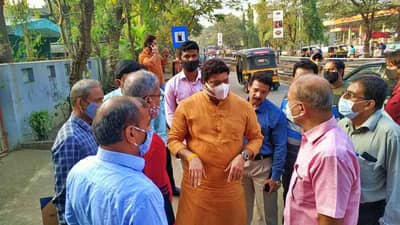 रस्ता झाला उंच, शहर गेलं खड्ड्यात, कल्याणमधील निकृष्ट कामावर मनसे आमदार राजू पाटील आक्रमक