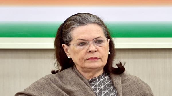 काँग्रेस कात टाकणार? सोनिया त्या नेत्यांना भेटणार!