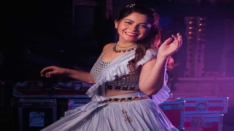 अभिनेत्री सोनाली कुलकर्णी सध्या सोशल मीडियावर चांगलीच अॅक्टिव्ह असते.