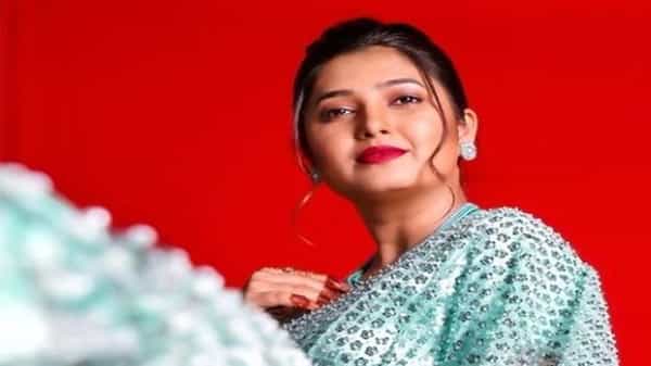 अभिनेत्री प्राजक्ता माळी सध्या सोशल मीडियावर मोठ्या प्रमाणात अॅक्टिव्ह असते. ती सतत नवनवीन फोटोशूट शेअर करत असते.