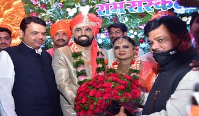 सामान्यांवर कारवाई होते तर मग यातल्या सामान्यांवर कारवाई होणार का? सोशल मीडिया संतप्त