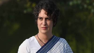 मोदींचा हाफ चड्डीतला फोटो शेअर करत प्रियंका गांधींचे भाजप नेत्यांना चिमटे