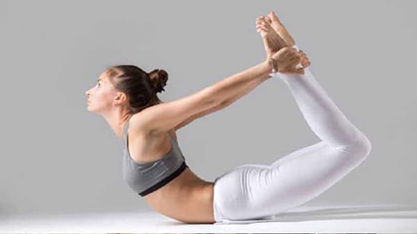 Indoor Workout Tips | बाहेर कोरोनाचा धोका? घरच्या घरी ‘या’ व्यायाम प्रकारांनी ठेवा स्वतःला फिट!