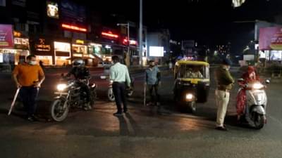 तुमच्या जिल्ह्यातील परिस्थिती पाहून नाईट कर्फ्यूचा निर्णय घ्या; मुख्यमंत्र्यांचे जिल्हाधिकाऱ्यांना आदेश