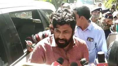 बच्चू कडूंना मुंबईत येण्यापासून रोखलं, नागपूरमध्ये चार तासांचा ड्रामा; वाचा सविस्तर रिपोर्ट!