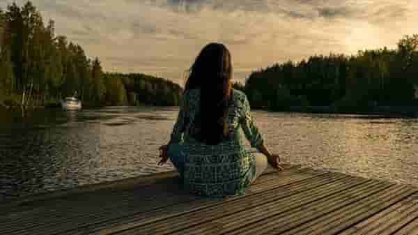 Depression | डिप्रेशनचे संकेत असू शकतात जीवनातील ‘हे’ बदल, जाणून घ्या नेमकं काय आहे नैराश्य?
