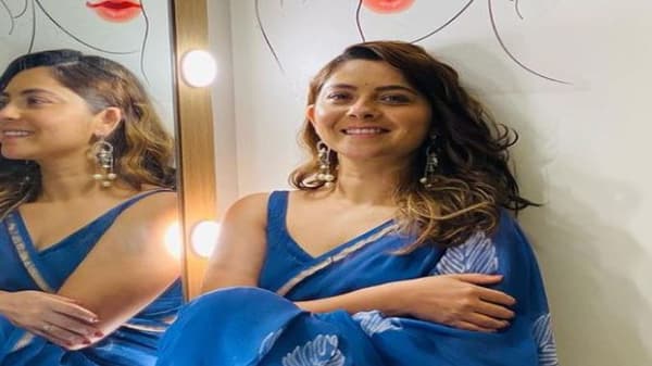 अभिनेत्री सोनाली कुलकर्णी प्रत्येक लूकमध्ये कमालीची सुंदर दिसते आणि आता या साडीमध्ये ती अधिकच कमाल दिसत आहे.