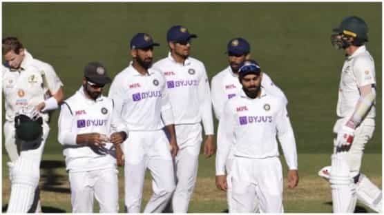 ऑस्ट्रेलियाविरोधातील पहिल्या कसोटी सामन्यात टीम इंडियाचा दुसरा डाव 36 धावांवर आटोपला. टीम इंडियाची कसोटी क्रिकेटच्या इतिहासात ही सर्वात निच्चांकी धावसंख्या ठरली. याआधी टीम इंडिया 1974 मध्ये 42 धावांवर ऑल आऊट झाली होती. सुनील गावसकर या दोन्ही घटनांचे साक्षीदार राहिले आहेत. 1974 मधील या सामन्यात गावसकर हे खेळाडू म्हणून टीम इंडियाचे भाग होते. तर आता गावसकर हे समालोचक म्हणून या घटनेचे साक्षीदार झाले. गावसकर आणि 36 चा आकडा यांच्यात विशेष नातं आहे.