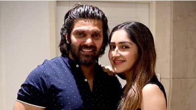 Troll : दिलीप कुमार यांची नात सायशाला नवऱ्यासोबतचा फोटो शेयर करणं पडलं महागात, आता होतीये ट्रोल!