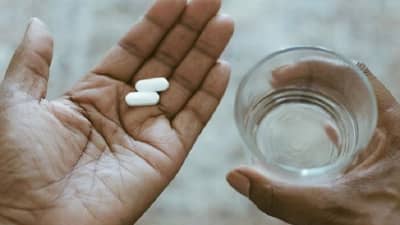 कोरोनाकाळात अँटिबायोटक्स घेणे पडू शकते महागात, हा आजार बळावण्याची शक्यता