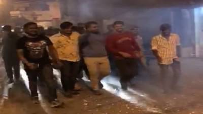 कल्याणमध्ये मुळशी पॅटर्न? जेलमधून सुटलेल्या आरोपीचे फटाके फोडत स्वागत, जल्लोषात फरार आरोपीही सहभागी