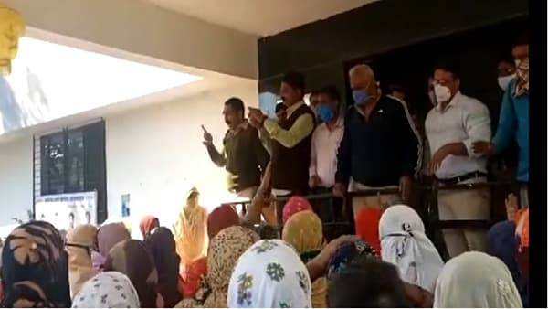 आरोपीच्या समर्थनार्थ मोर्चा काढणे भोवले, भाजप आमदार देवयानी फरांदे यांच्यावर गुन्हा