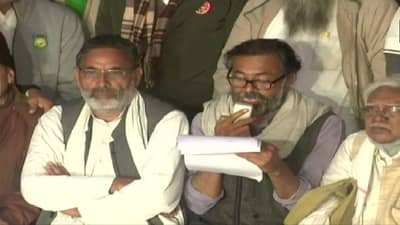 शेतकऱ्यांनी केंद्र सरकारचा बातचितचा प्रस्ताव फेटाळला, कृषी कायद्यांविरोधात शेतकरी ठाम