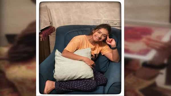 ‘फुलपाखरू’ फेम अभिनेत्री हृता दुर्गुळे सोशल मीडियावर प्रचंड सक्रिय असते.