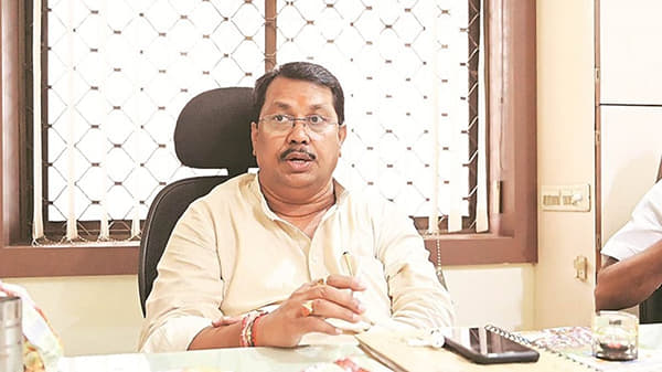 कुणाला धमकावून ओबीसी आरक्षण मिळवलं नाही, वड्डेट्टीवर कुणाला डिवचतायत?