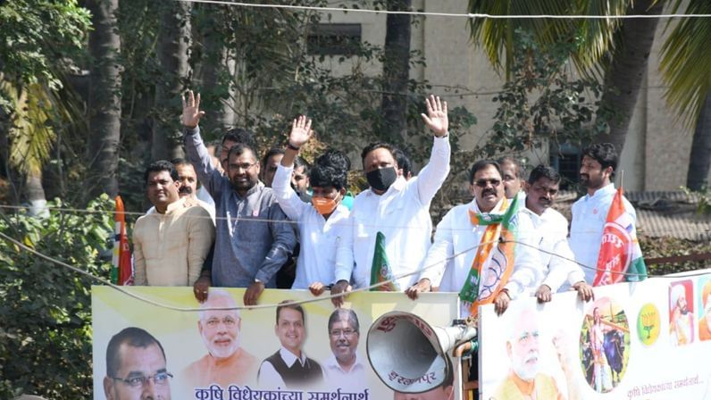 राजू शेट्टींना विधानपरिषदेसाठी दलालांचे तुणतुणे वाजवण्याची वेळ, शेलारांचा जहरी वार राजू शेट्टींना विधानपरिषदेसाठी दलालांचे तुणतुणे वाजवण्याची वेळ, शेलारांचा जहरी वार