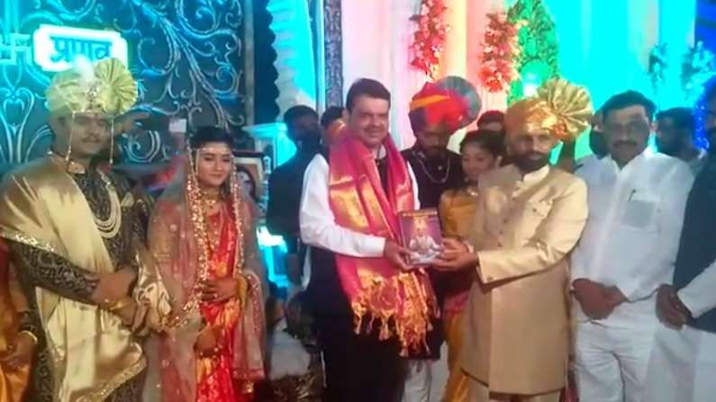 Solapur | भाजप नेते शहाजी पवार यांच्या मुलीच्या लग्नात सोशल डिस्टन्सिंगचा फज्जा