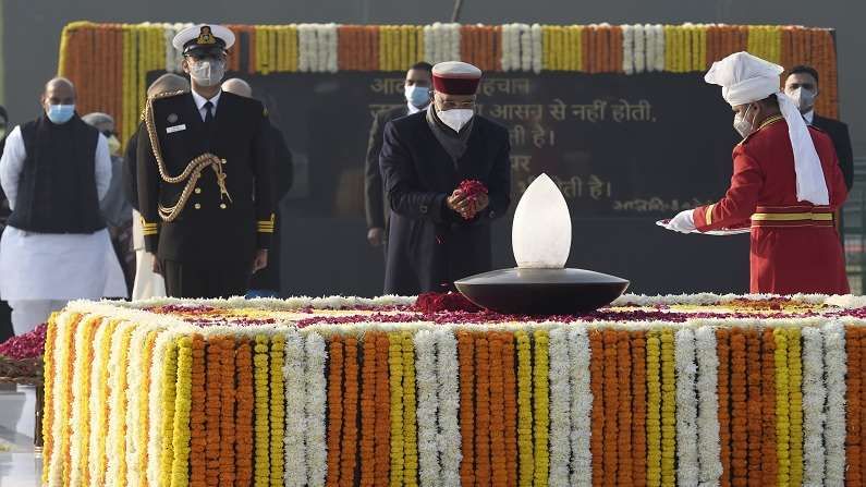 भारताचे माजी पंतप्रधान अटल बिहारी वाजपेयी यांच्या जयंतीनिमित्त राष्ट्रपती रामनाथ कोविंद, पंतप्रधान नरेंद्र मोदी, गृहमंत्री अमित शाह, संरक्षण मंत्री  यांनी अटल शक्तिस्थळावर जाऊन अभिवादन केले. 