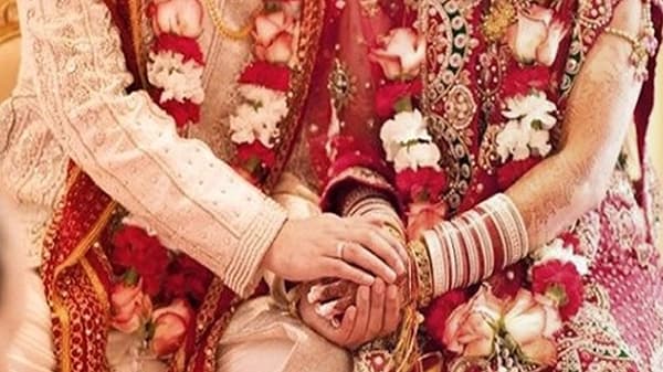 मोठ्या जल्लोषात लग्न केलं, महिन्याभरात 15 लाखांचे दागिने घेऊन नवरी बॉयफ्रेंडसोबत फरार, सीसीटीव्हीत घटना कैद