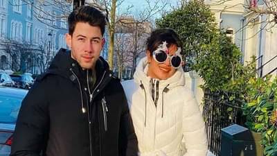 Christmas Spirit | प्रियंकाचे जंगी ख्रिसमस सेलिब्रेशन, जॅकेटची किंमत ऐकून व्हाल हैराण!