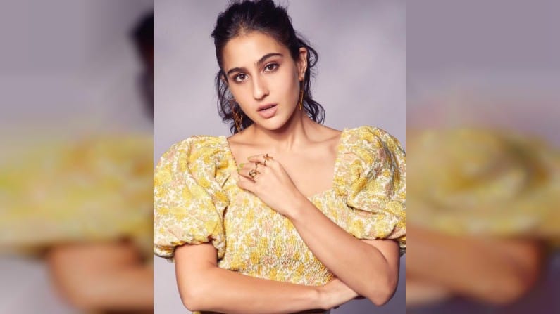 आता सारानं मस्त फ्लोरल अंदाजात फोटोशूट केलं आहे. या फोटोत सारा कमालीची सुंदर दिसत आहे.