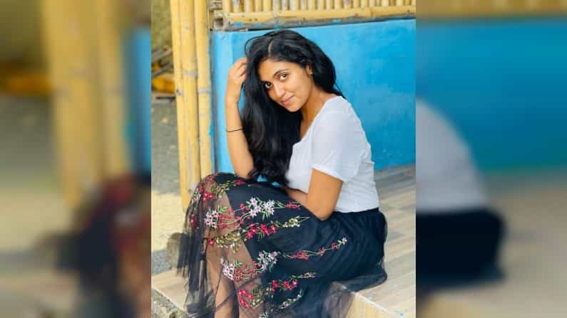 सर्वांची लाडकी 'आर्ची' म्हणजेच अभिनेत्री रिंकू राजगुरू सध्या सोशल मीडियावर चांगलीच अॅक्टिव्ह असते.