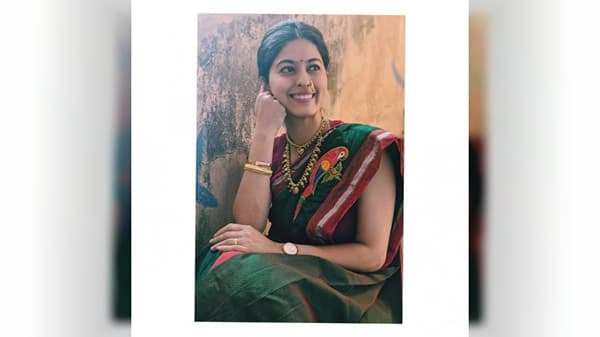 अभिनेत्री अभिज्ञा भावे लवकरच लग्न बेडीत अडकणार आहे. येत्या काही दिवसांत ती मेहुल पै याच्याशी विवाहबद्ध होणार आहे.