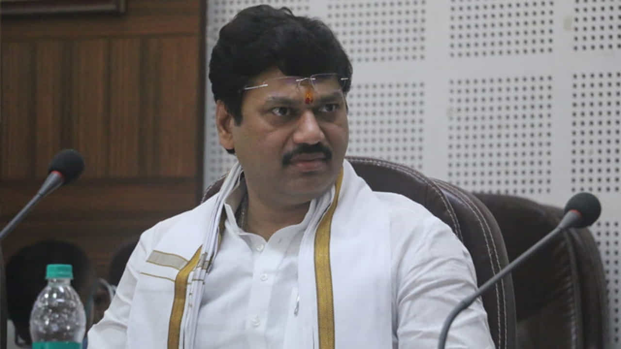 हिंदू धर्मात दोन पत्नी अमान्य, धनंजय मुंडेंचा राजीनामा घ्या, भाजप महिला आघाडी आक्रमक