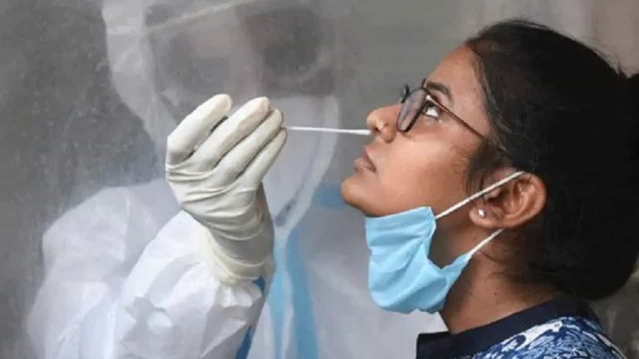 Corona Test । कोरोनाची लक्षणे असूनही रिपोर्ट निगेटिव्ह, जाणून घ्या काय आहेत कारणे?