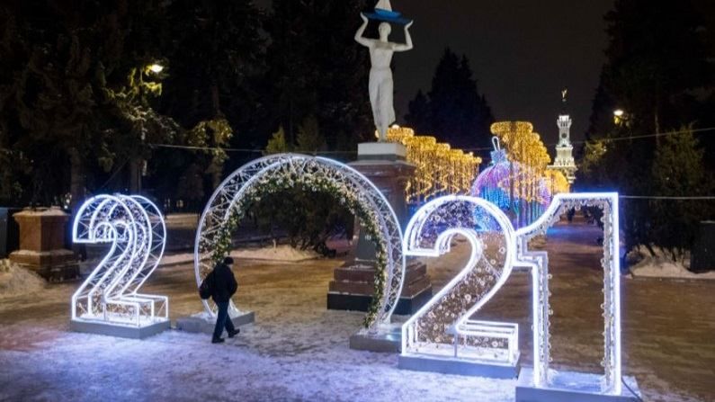 Happy New Year 2021 | सरत्या वर्षासह फॉरवर्ड मेसजलाही म्हणा ‘गुडबाय’, ‘या’ खास अंदाजात द्या नव्या वर्षाच्या शुभेच्छा!
