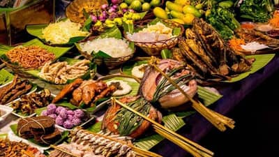 चीनमध्ये भरपेट खाणाऱ्यांना दणका, अतिखादाडांना 1 लाखांचा दंड, नवा कायदा लागू