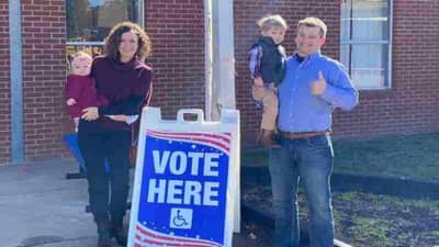 विनामास्क प्रचार महागात, शपथेपूर्वीच नवनियुक्त खासदाराचा कोरोनाने मृत्यू