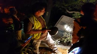 रत्नागिरीत भीषण अपघात; खासगी बस 50 फूट खोल दरीत कोसळली