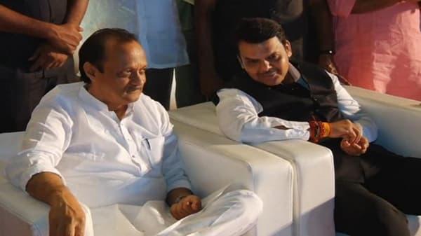 वर्ष नवे, हर्ष नवा, अजित पवार-देवेंद्र फडणवीस पुण्यात एकाच मंचावर