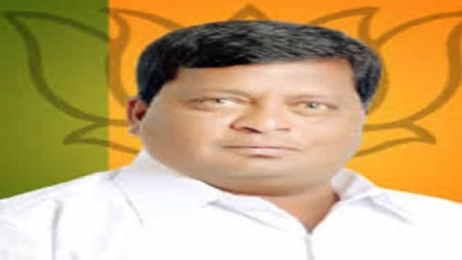 सोलापूरचे उपमहापौर राजेश काळे यांची हकालपट्टी करा, स्वपक्षासहीत विरोधी पक्षाकडून मागणी