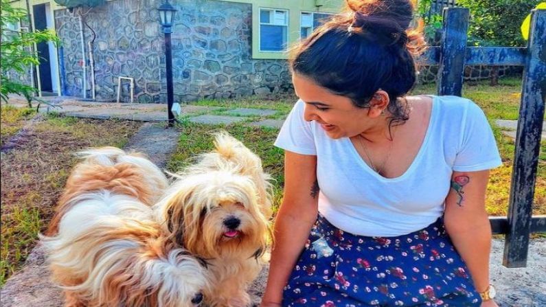 'This tiny nugget made the last working day of 2020 so special. A temporary addition to the family.‘HOPE’?'असं कॅप्शन देत तिनं हे फोटो शेअर केले आहेत. 