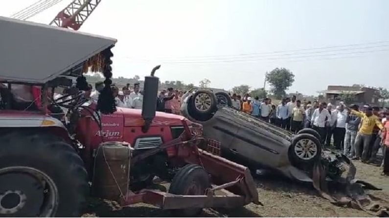 तब्बल 14 महिने विहिरीत? नाशकात चालकासह कारचा सांगाडा सापडला तब्बल 14 महिने विहिरीत? नाशकात चालकासह कारचा सांगाडा सापडला