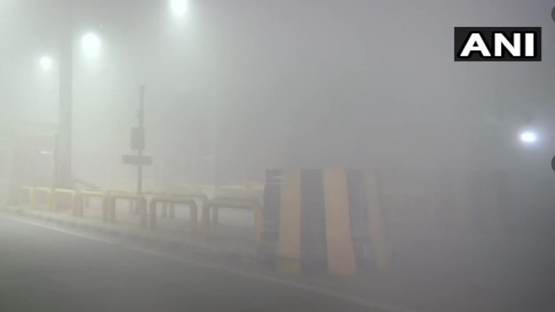 दिल्लीत धुक्यामुळे दृश्यमानता इतकी कमी होती, की काही मीटर अंतरावरचंही दिसत नव्हतं, त्यामुळे सूर्यही धुक्याआड लपला