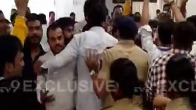 अजित पवार-देवेंद्र फडणवीसांच्या कार्यक्रमात गोंधळ, भाजप-राष्ट्रवादीचे कार्यकर्ते भिडले