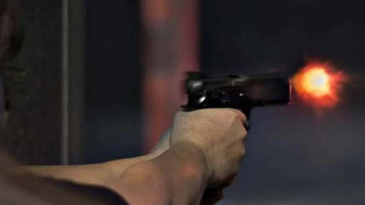 तृणमूल काँग्रेसच्या नेत्याची गोळी घालून हत्या; बाईकवरून जात असताना हल्ला