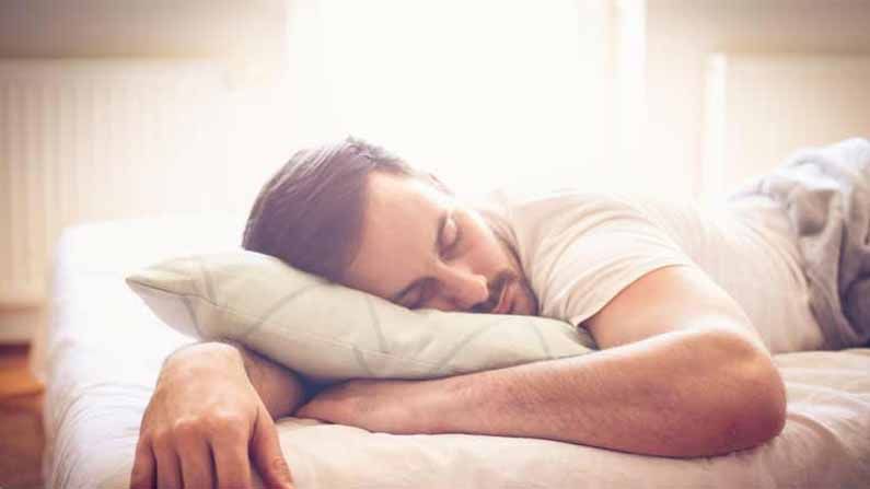 Sleeping Position | आरामदायी झोप पाहिजे? मग जाणून घ्या योग्य स्थिती कोणती?
