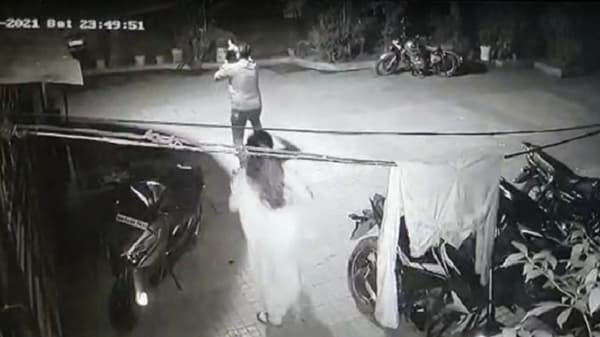 भिवंडीत ग्रामपंचायत निवडणुकीतील शिवसेनेचे उमेदवार दीपक म्हात्रे यांच्यावर अज्ञातांकडून गोळीबार