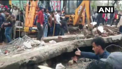 स्मशानभूमीतच काळाचा घाला; बुजुर्गाच्या अंत्यसंस्कारावेळी छत कोसळून 15 जणांचा मृत्यू