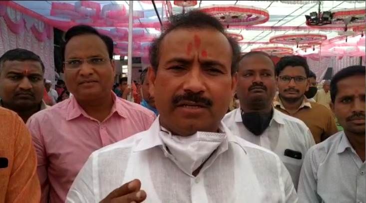 प्रत्यक्ष लसीकरणास सुरुवात, पण सामान्यांचा नंबर कधी?; राजेश टोपे म्हणाले... प्रत्यक्ष लसीकरणास सुरुवात, पण सामान्यांचा नंबर कधी?; राजेश टोपे म्हणाले...